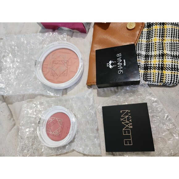 New Makeup Beauty Lot Powder, Concealer, Blush, Brushes, Eye, Primer with Bag - Picture 6 of 7